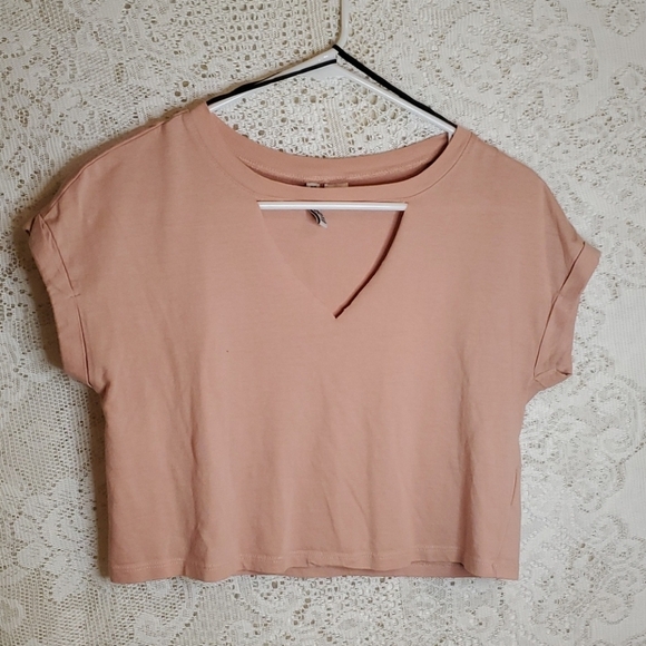 4/$20 Divided H&M crop top with keyhole cutout - Picture 6 of 14